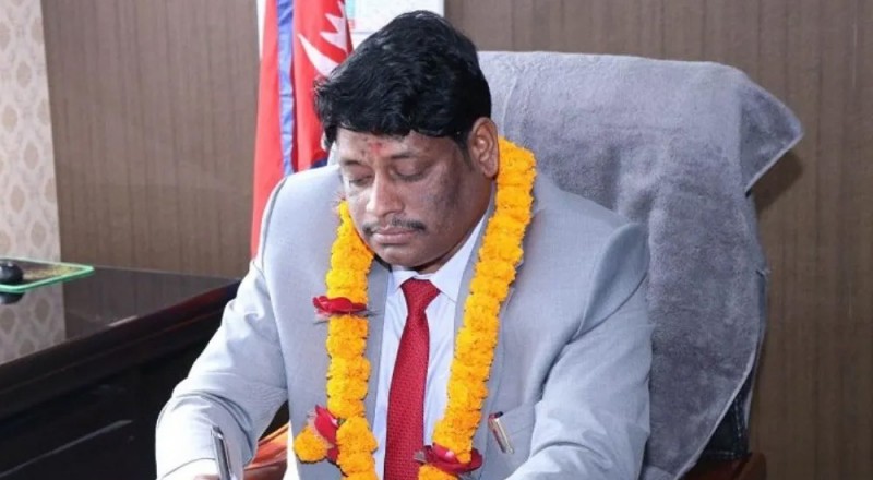 प्रत्येक परिवारलाई स्वच्छ खानेपानीको व्यवस्था गर्छु: मन्त्री खान